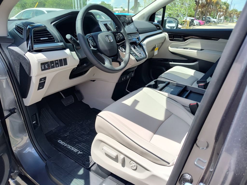 New 2026 Honda Odyssey Touring image 2