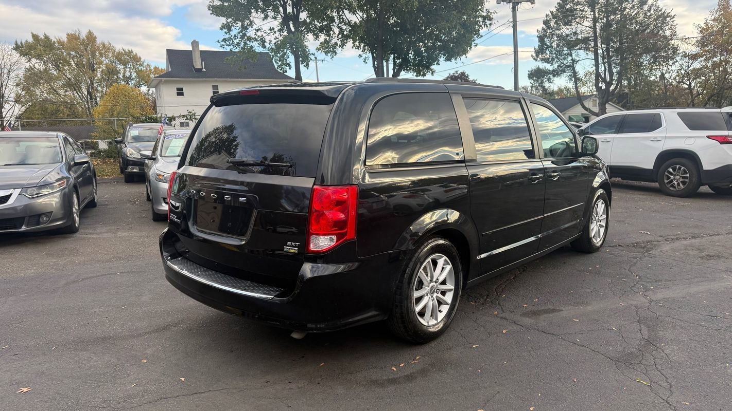 Used 2016 Dodge Grand Caravan SXT image 5