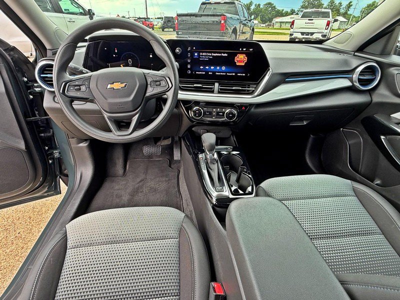 Used 2025 Chevrolet Trax LT FWD image 16