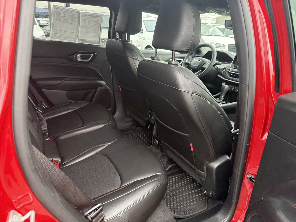 Used 2023 Jeep Compass Trailhawk w/ Trailhawk Convenience Group AWD/4WD image 17