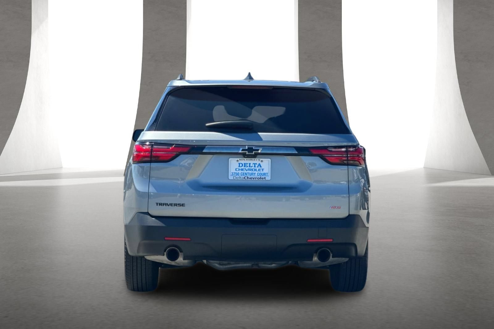 Used 2023 Chevrolet Traverse RS FWD image 5