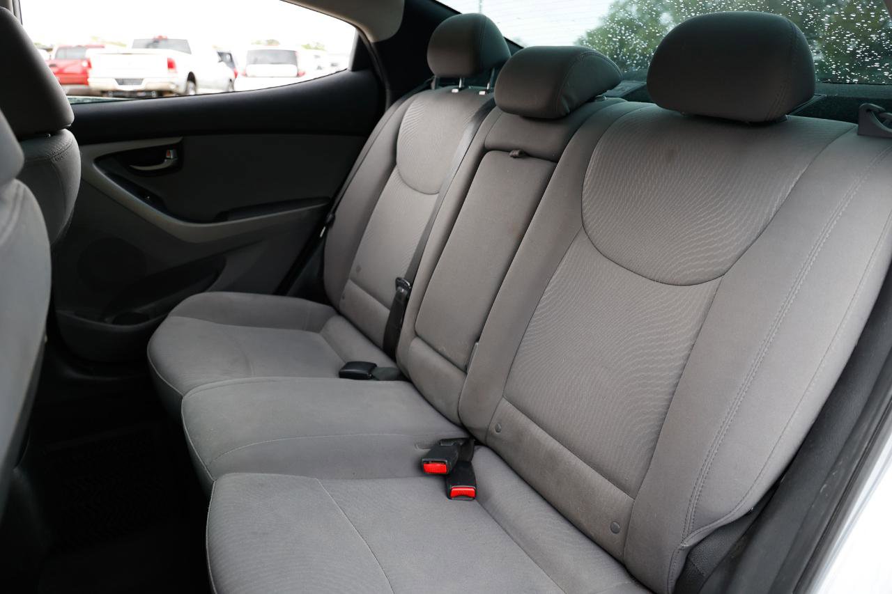 Used 2015 Hyundai Elantra SE image 8