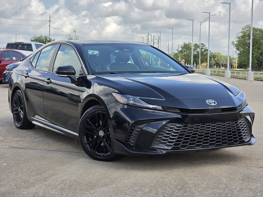 Used 2025 Toyota Camry SE FWD image 2