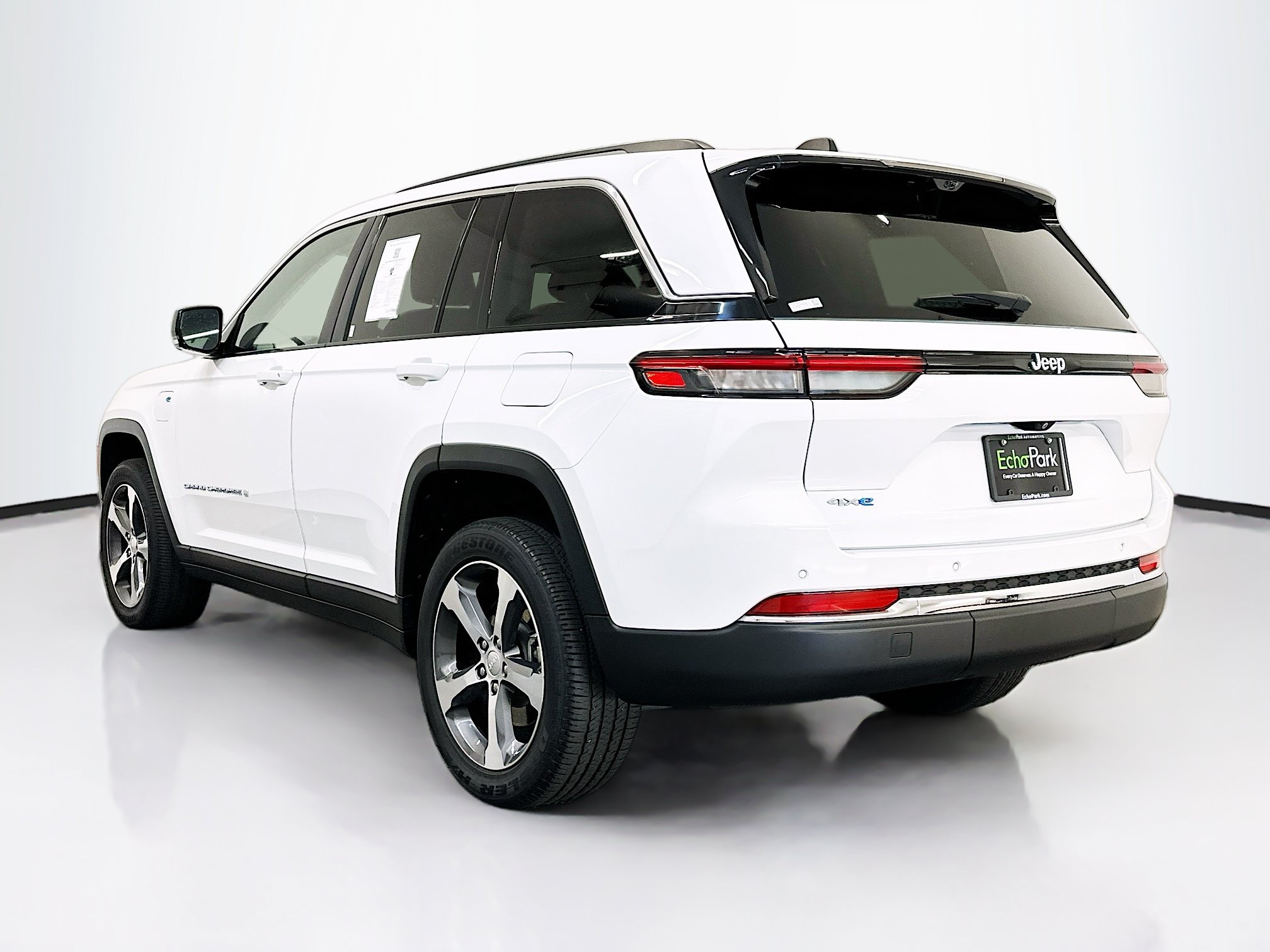 Used 2022 Jeep Grand Cherokee Limited 4xe w/ Luxury Tech Group II AWD/4WD image 5