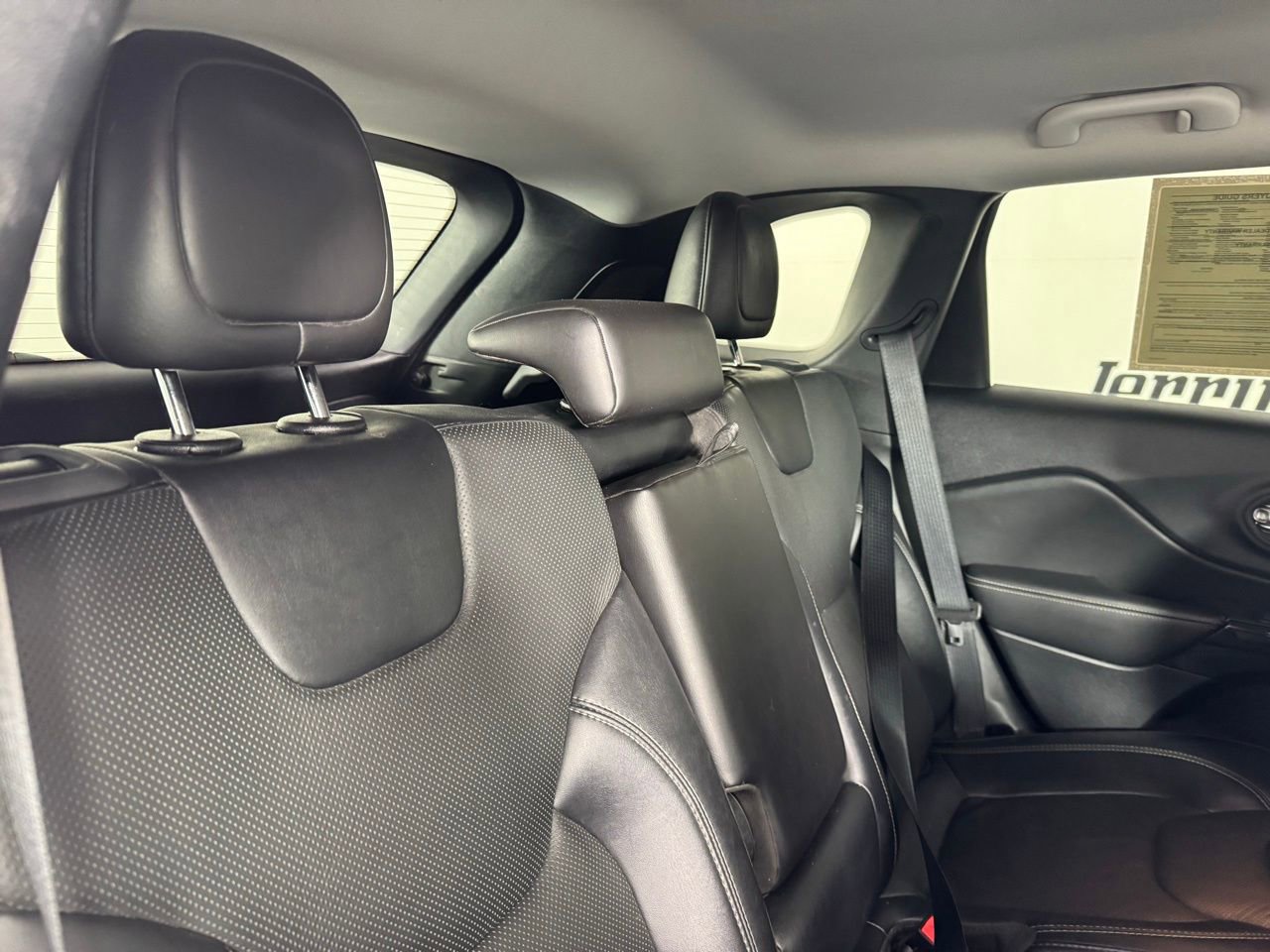 Used 2023 Jeep Cherokee Altitude Lux image 28