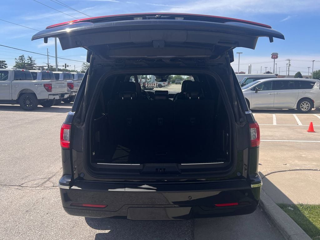 Used 2021 Lincoln Navigator L Reserve AWD/4WD image 16
