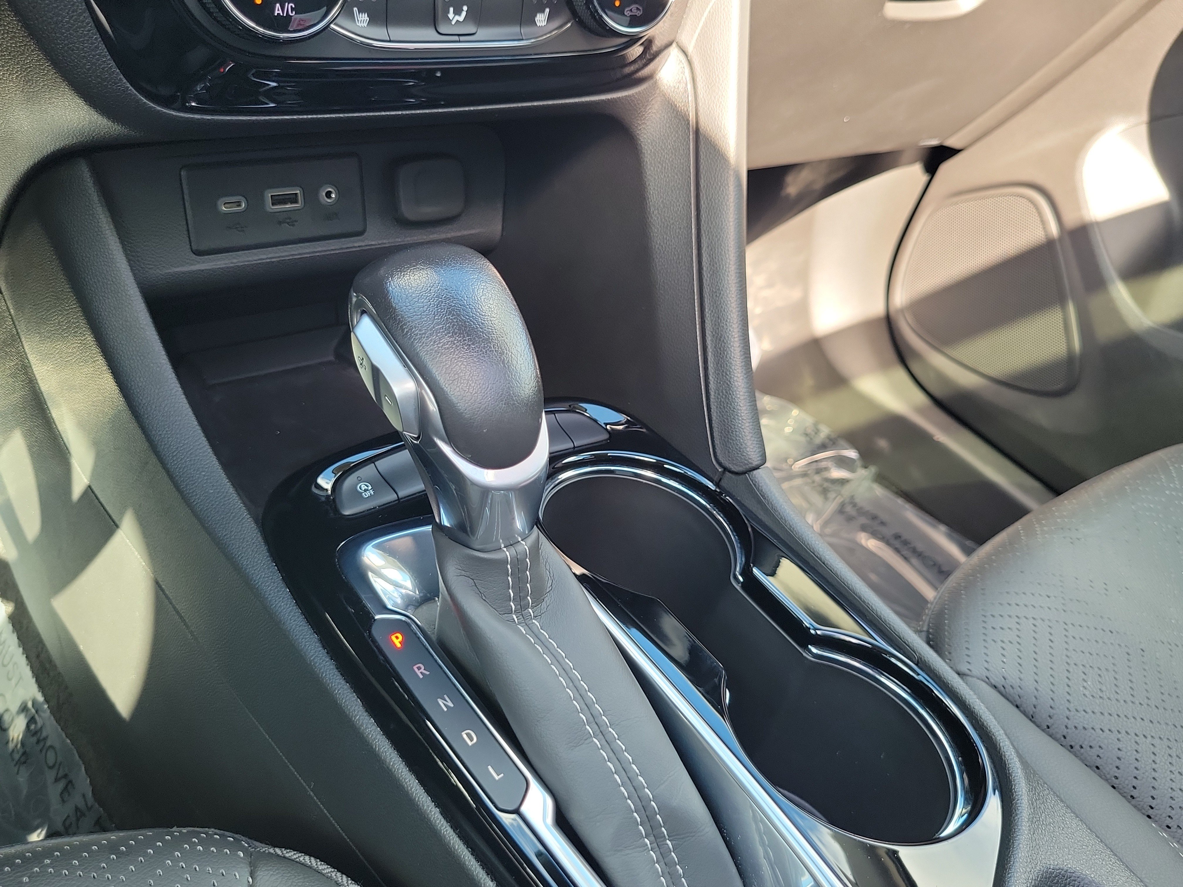Used 2023 Buick Encore GX Essence w/ Experience Buick Package FWD image 23