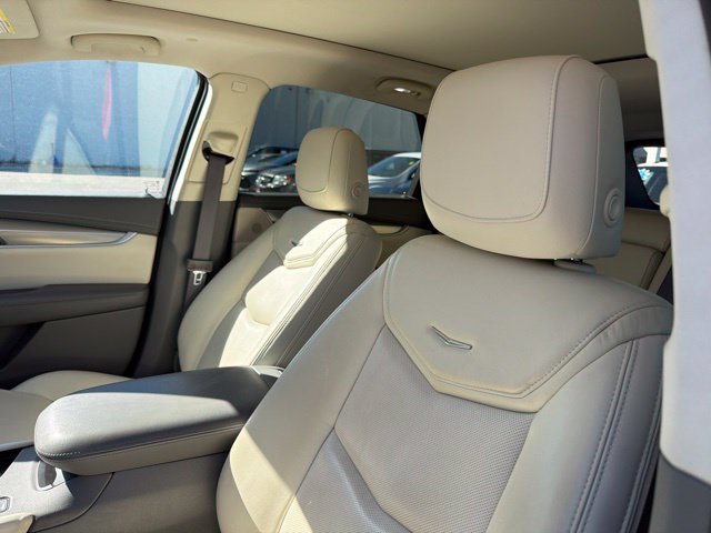 Used 2017 Cadillac XT5 Premium Luxury FWD image 13