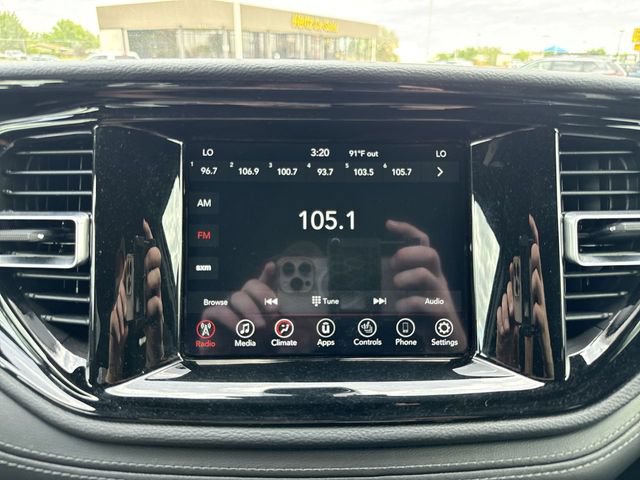 Used 2024 Dodge Durango SXT w/ 3rd Row Seating Group AWD/4WD image 16