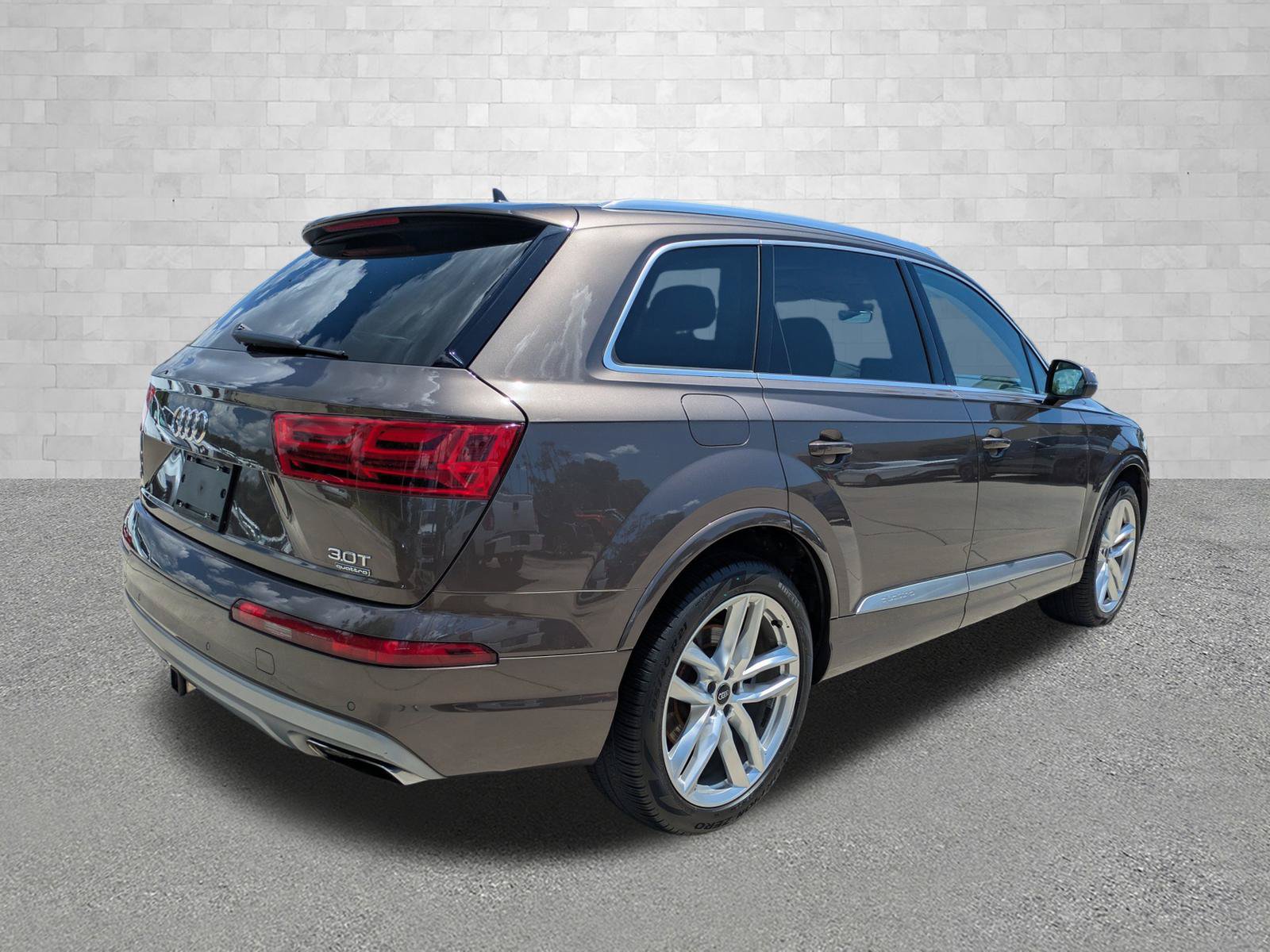 Used 2017 Audi Q7 3.0T Prestige w/ Prestige Package AWD/4WD image 2