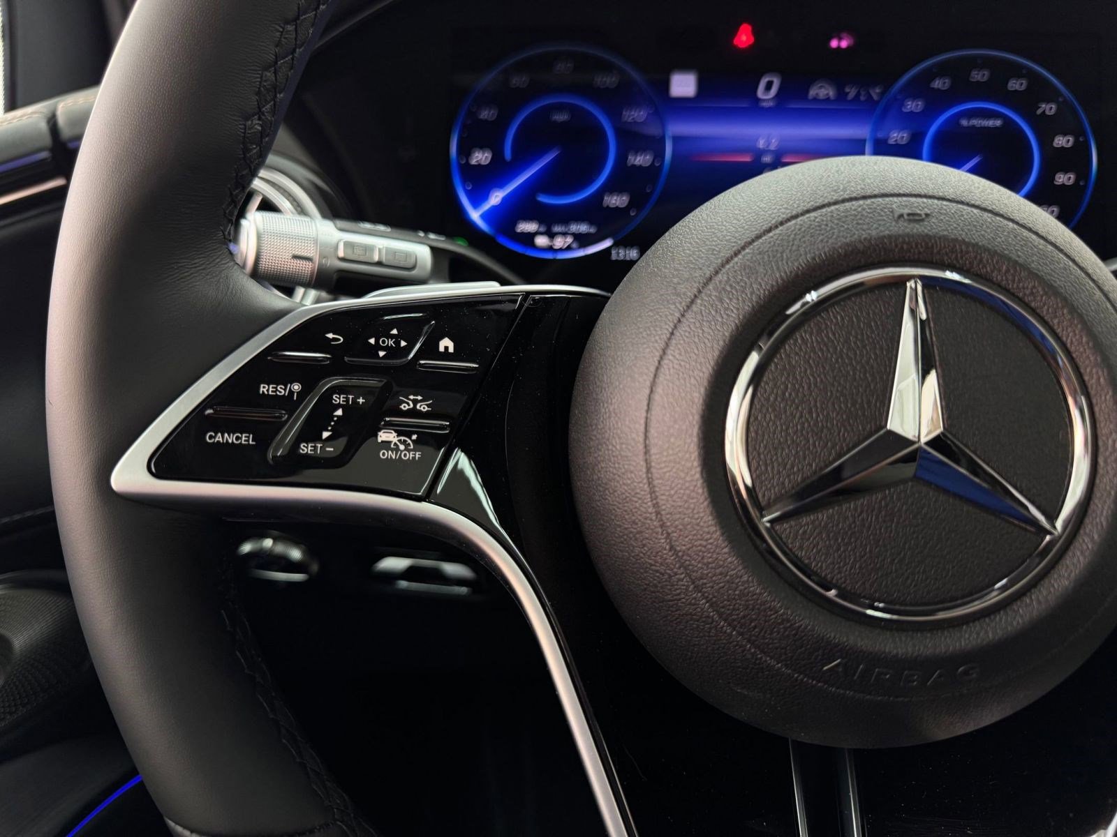 New 2026 Mercedes-Benz EQS 550 4MATIC SUV image 15