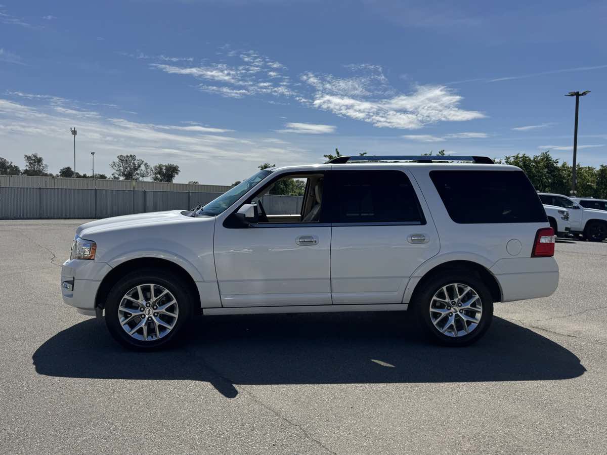 Used 2016 Ford Expedition Limited w/ Equipment Group 301A AWD/4WD image 6