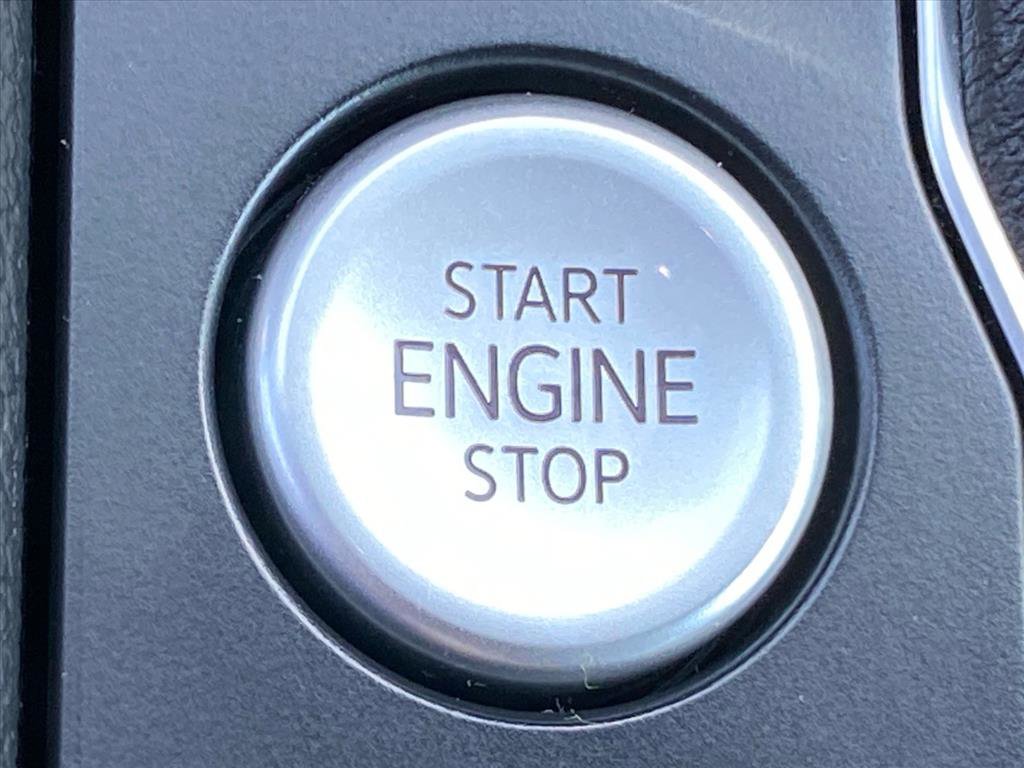 Used 2020 Volkswagen Atlas Cross Sport SE w/ Panoramic Sunroof Package image 18