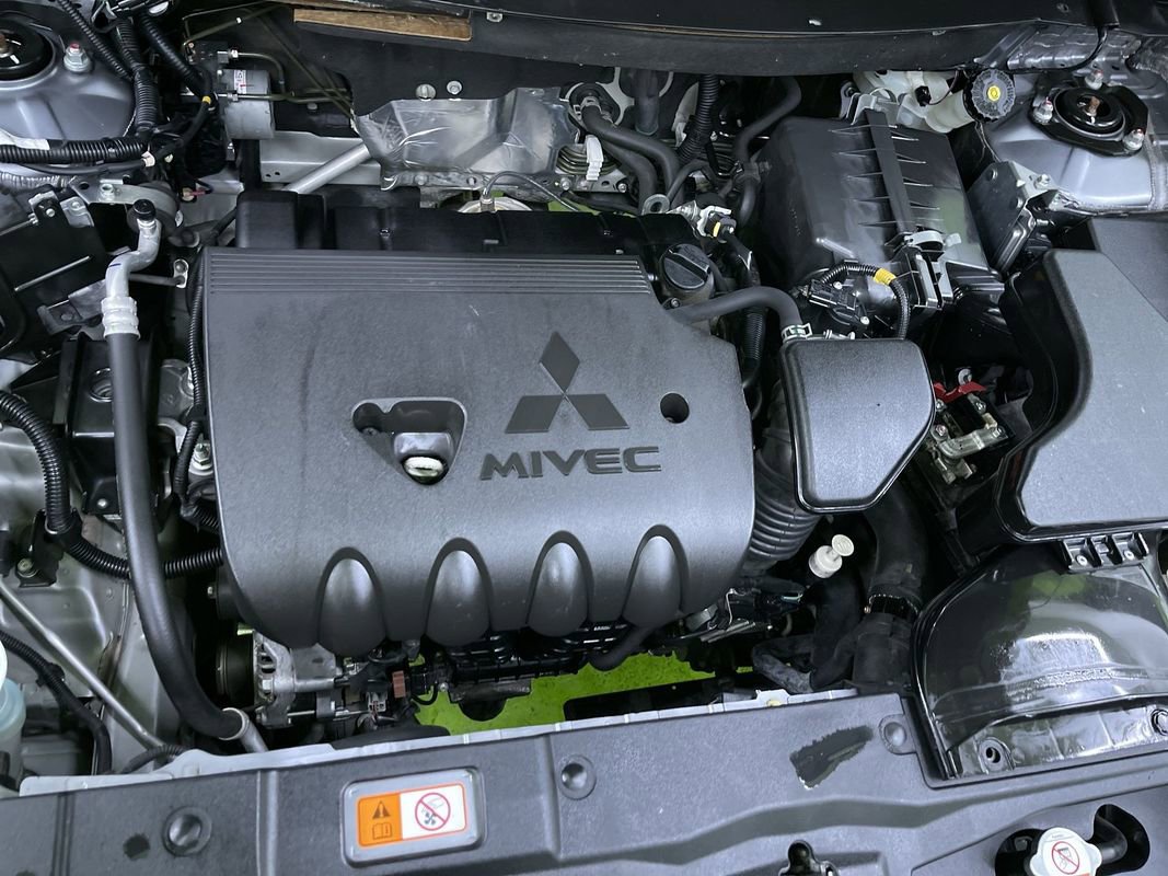 Used 2020 Mitsubishi Outlander SEL image 30