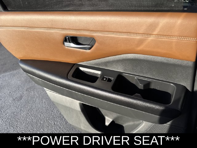 Used 2023 Nissan Pathfinder Platinum AWD/4WD image 9