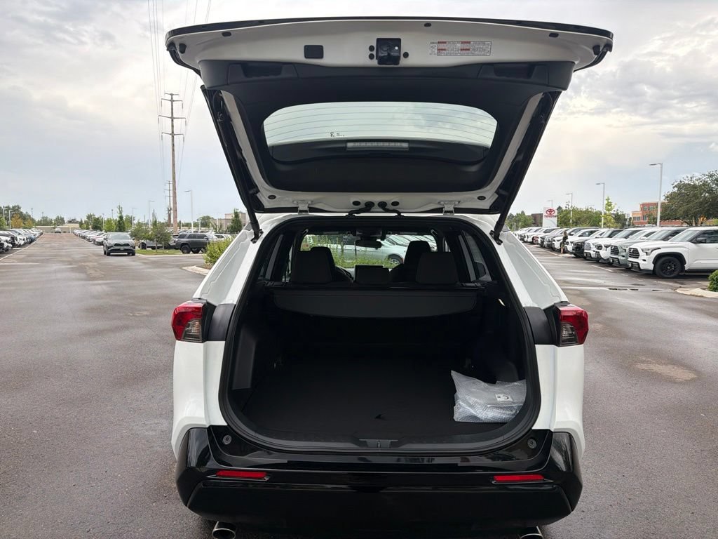 Used 2025 Toyota RAV4 SE AWD/4WD image 15