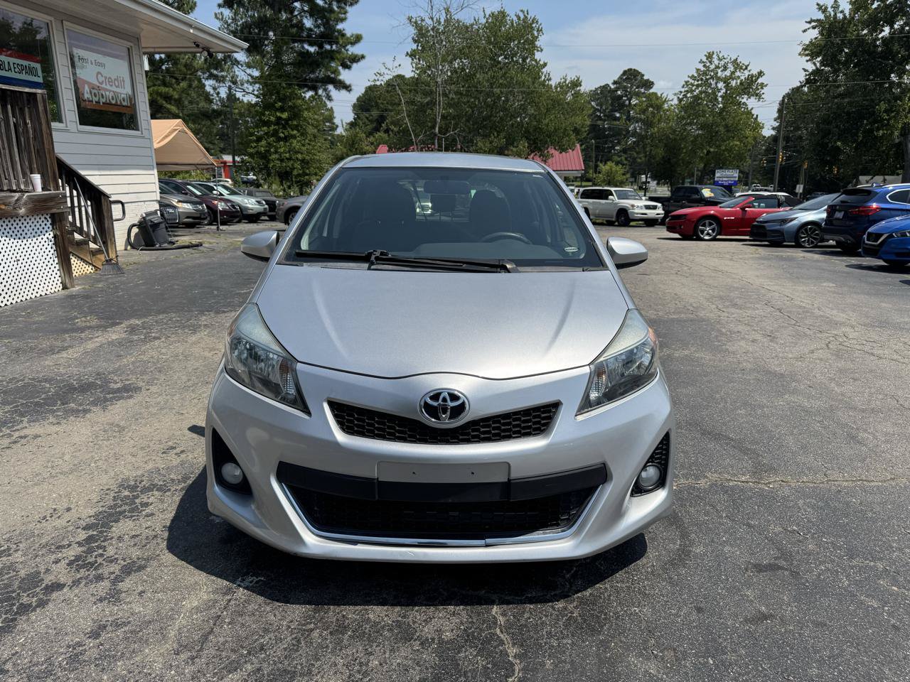 Used 2014 Toyota Yaris SE FWD image 2