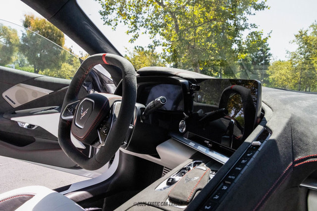 Used 2023 Chevrolet Corvette Stingray Premium Cpe w/ Z51 Performance Package image 39