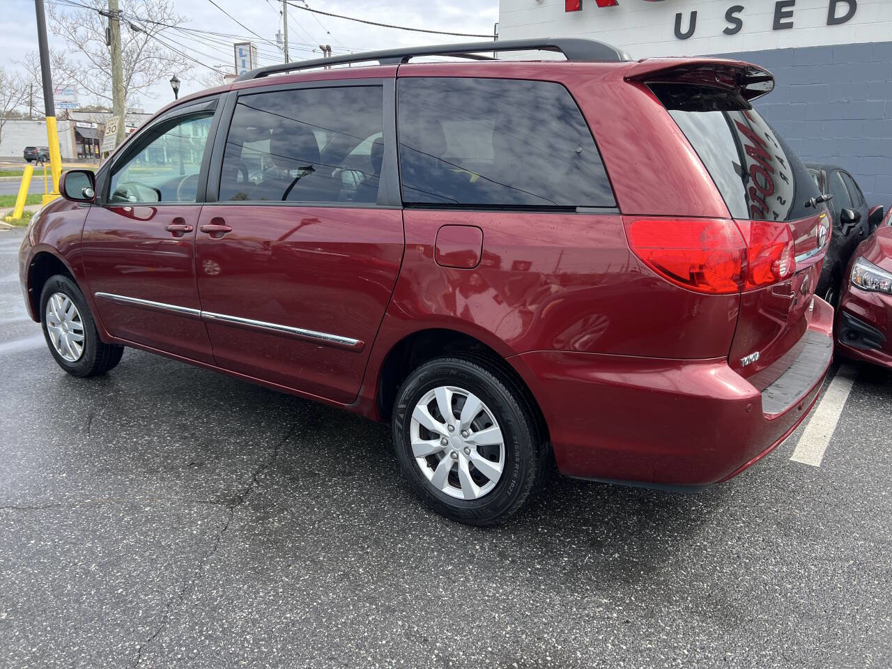 Used 2010 Toyota Sienna XLE Limited AWD/4WD image 6