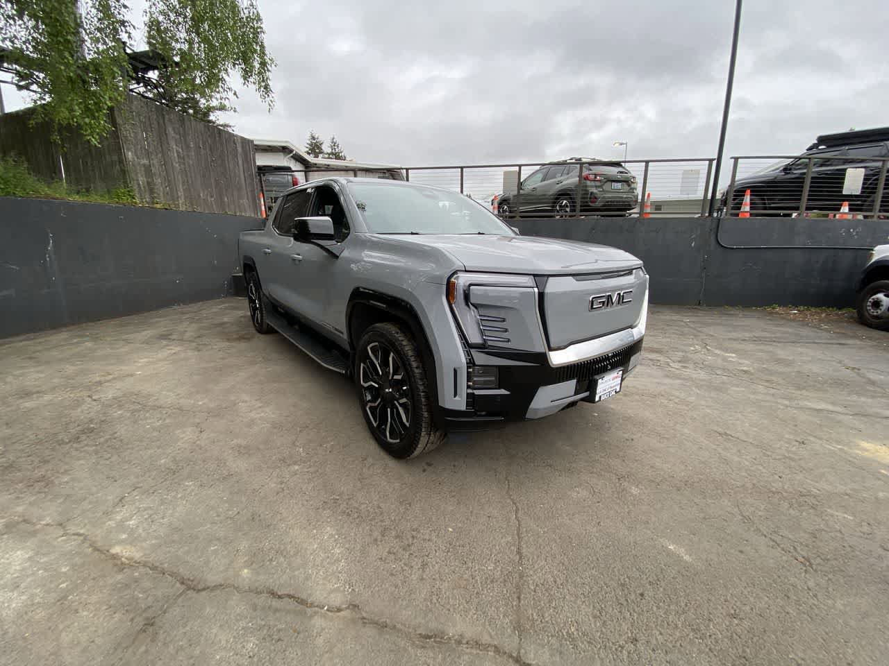 Used 2025 GMC Sierra EV Denali AWD/4WD image 8