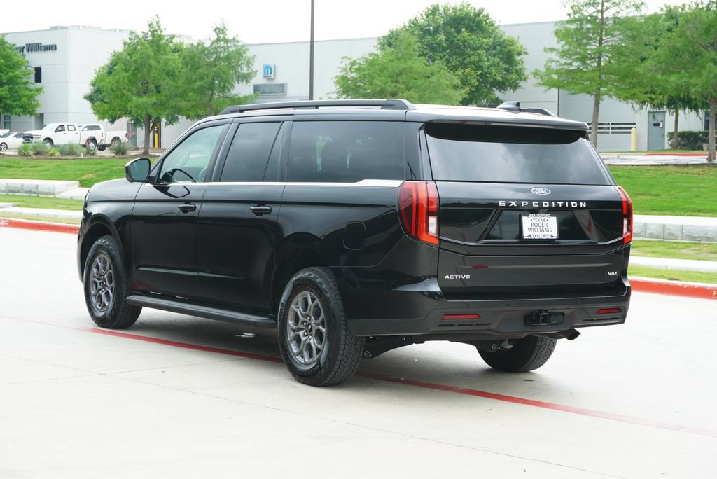 Used 2025 Ford Expedition Max Active AWD/4WD image 3