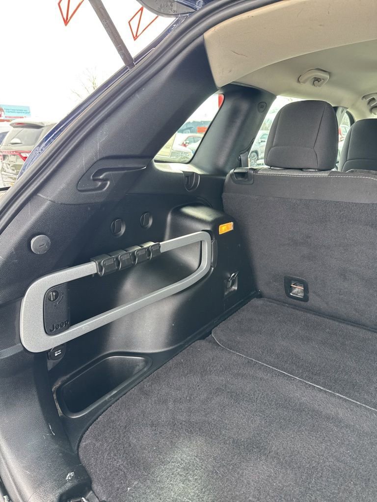 Used 2015 Jeep Cherokee Sport image 20