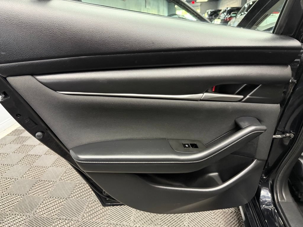 Used 2020 MAZDA MAZDA3 Sedan FWD image 41