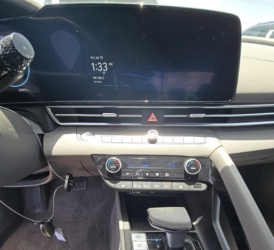 Used 2025 Hyundai Elantra SEL FWD image 11