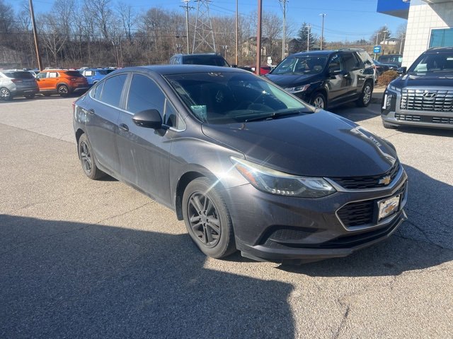 Used 2017 Chevrolet Cruze LT image 2