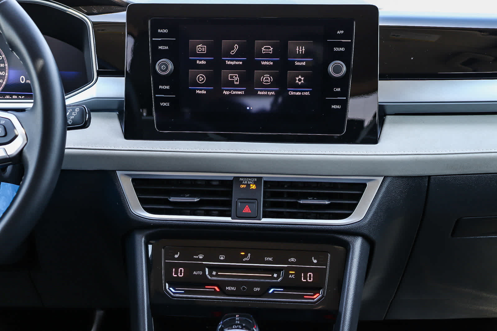 New 2025 Volkswagen Taos SE FWD image 13