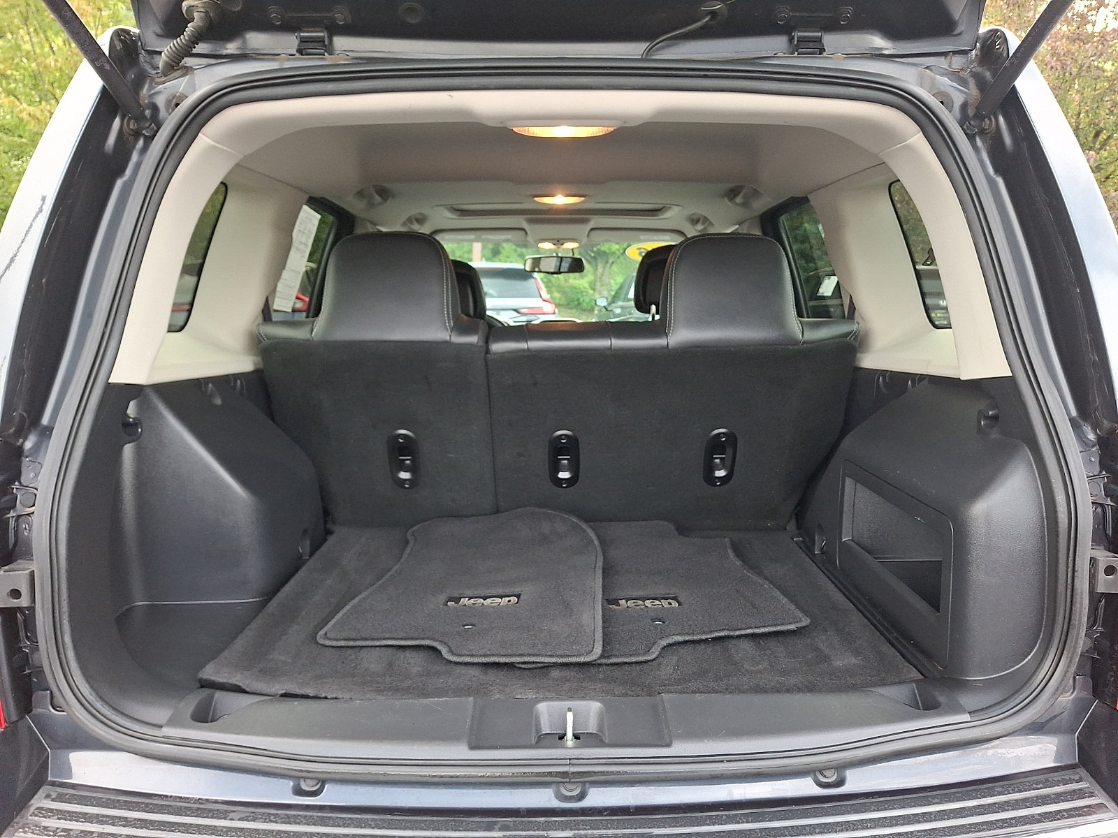 Used 2016 Jeep Patriot High Altitude AWD/4WD image 29
