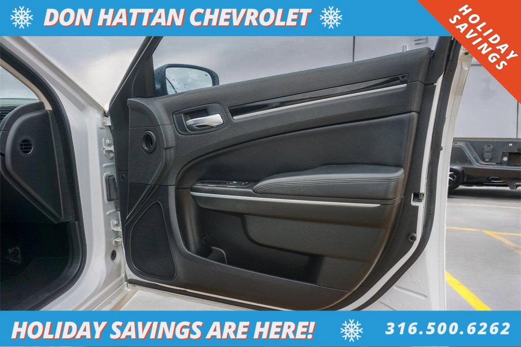 Used 2023 Chrysler 300 Touring w/ Sport Appearance Package image 23