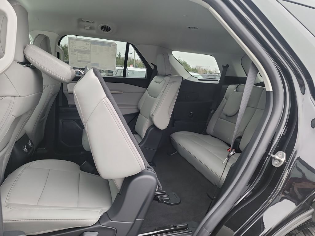 New 2026 Ford Explorer Active w/ Active Comfort Package AWD/4WD image 21