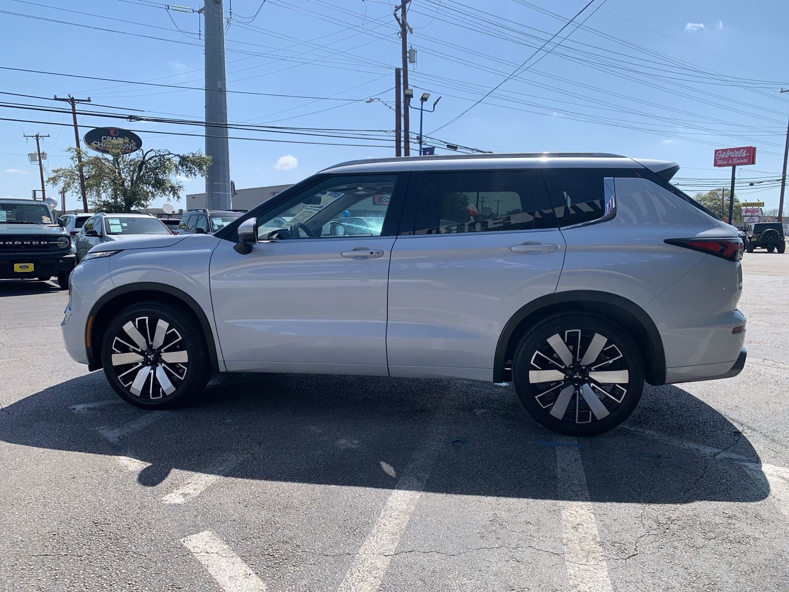 Used 2025 Mitsubishi Outlander SEL FWD image 4