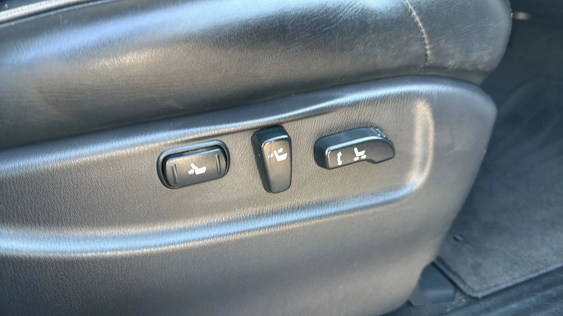 Used 2015 INFINITI QX80 4WD w/ Driver's Assistance Package image 22