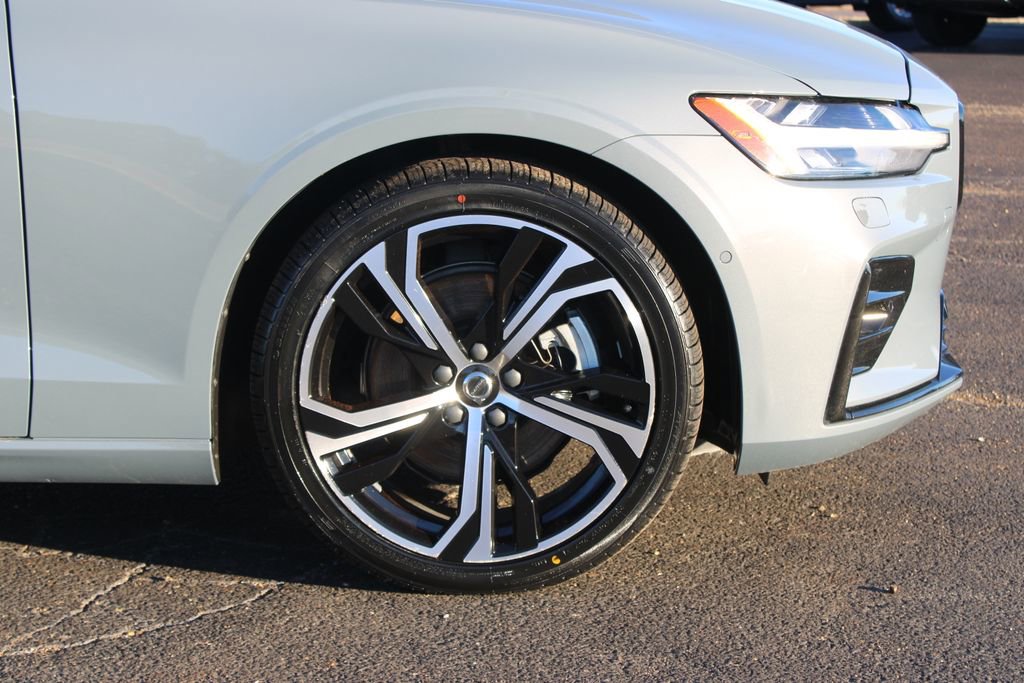 Used 2024 Volvo S60 B5 Plus image 12