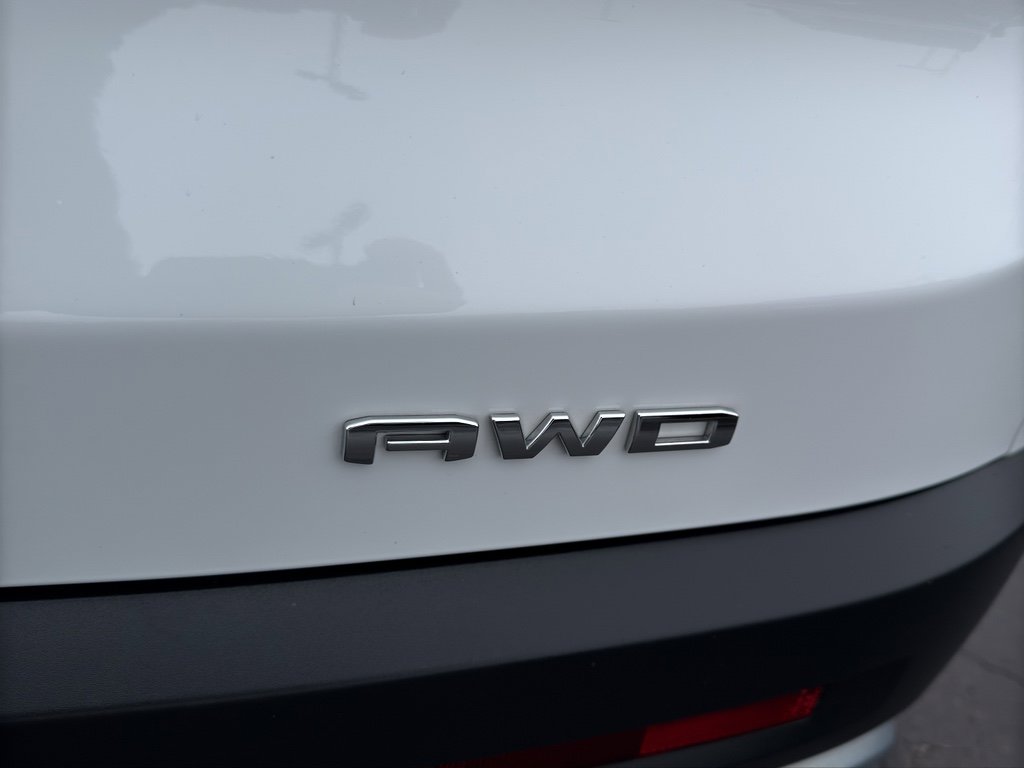 Used 2023 GMC Acadia SLE w/ Driver Convenience Package image 8