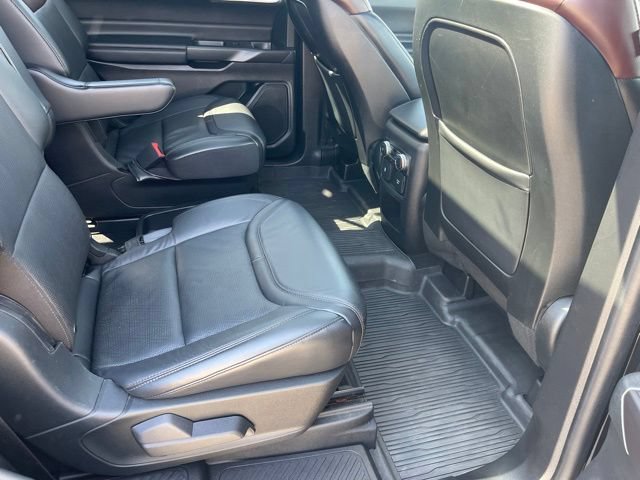 Used 2020 Ford Explorer Platinum w/ Premium Technology Package AWD/4WD image 39