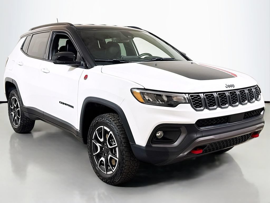 Used 2025 Jeep Compass Trailhawk AWD/4WD image 3