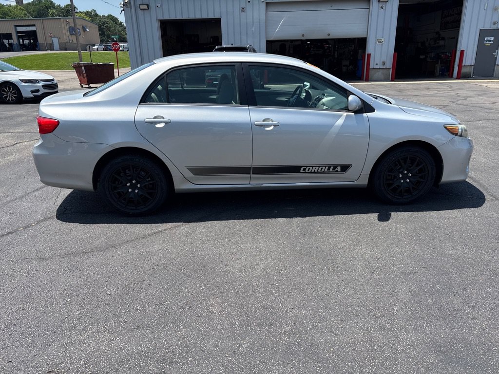 Used 2013 Toyota Corolla LE FWD image 2