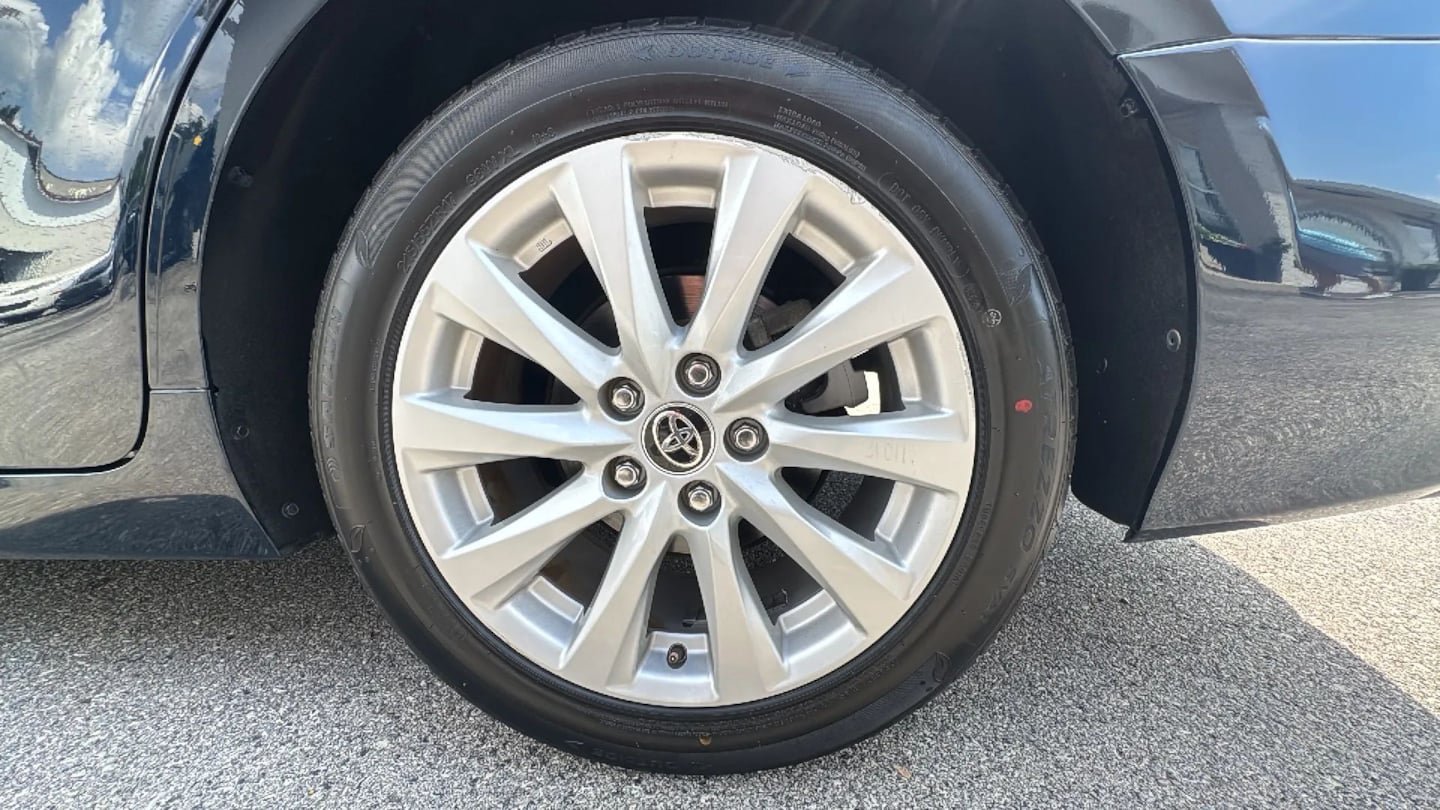 Used 2020 Toyota Camry LE FWD image 35