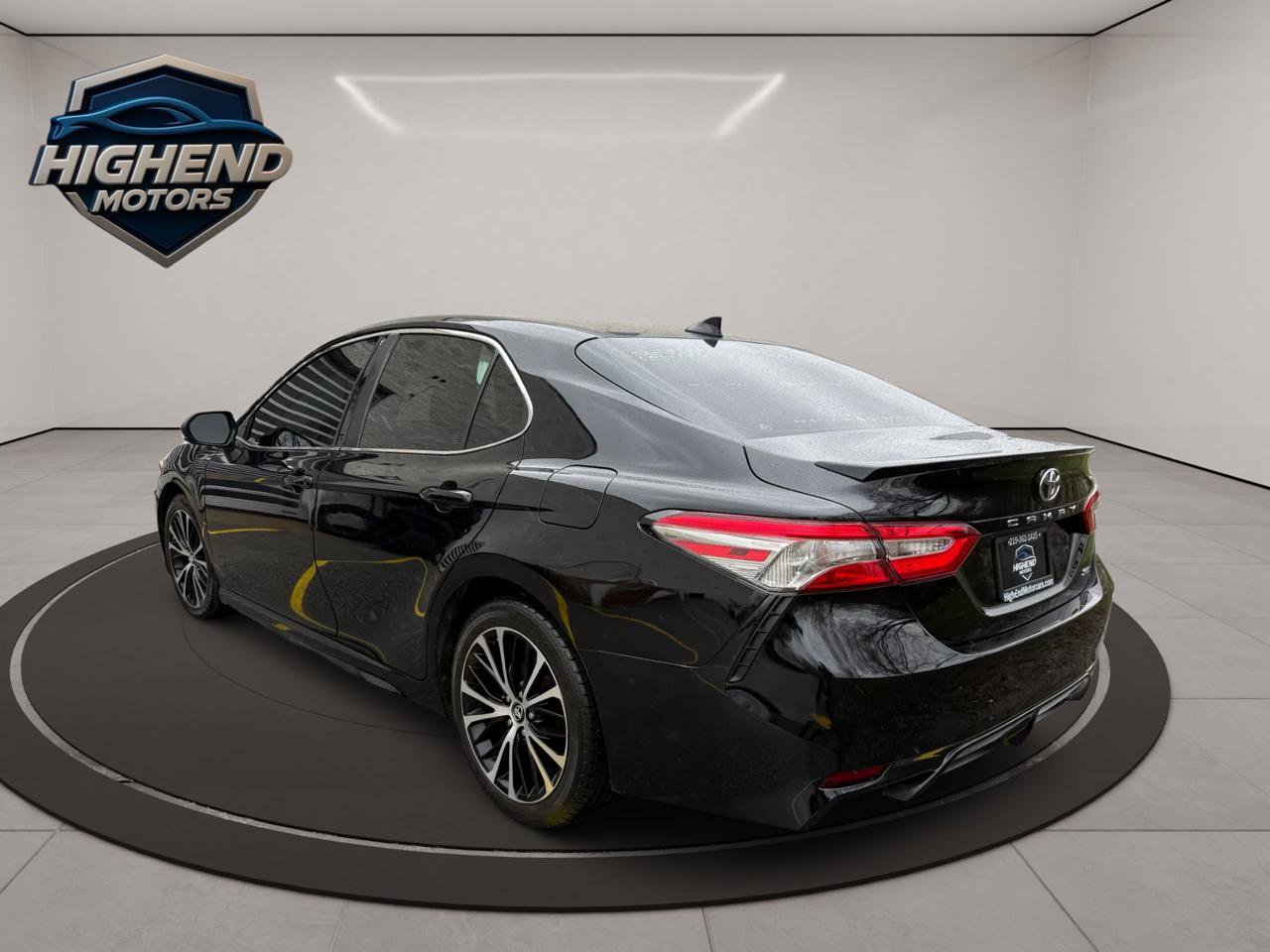 Used 2019 Toyota Camry SE image 4