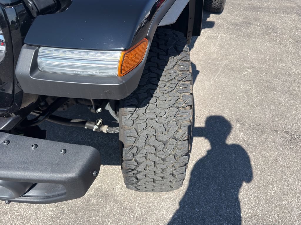 Used 2022 Jeep Wrangler Unlimited Rubicon w/ Xtreme Recon 35" Tire Package AWD/4WD image 25