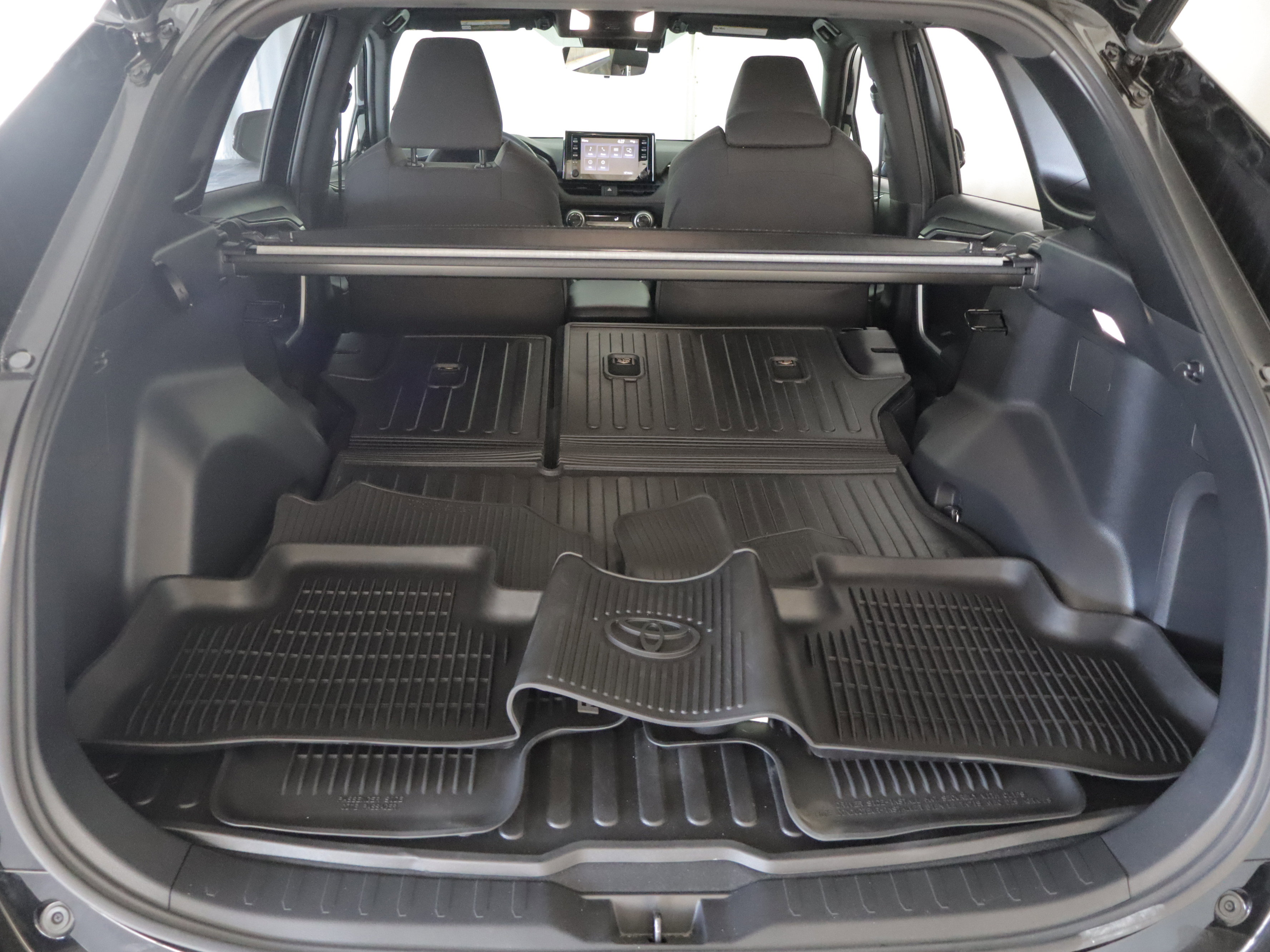 Used 2022 Toyota RAV4 SE image 21