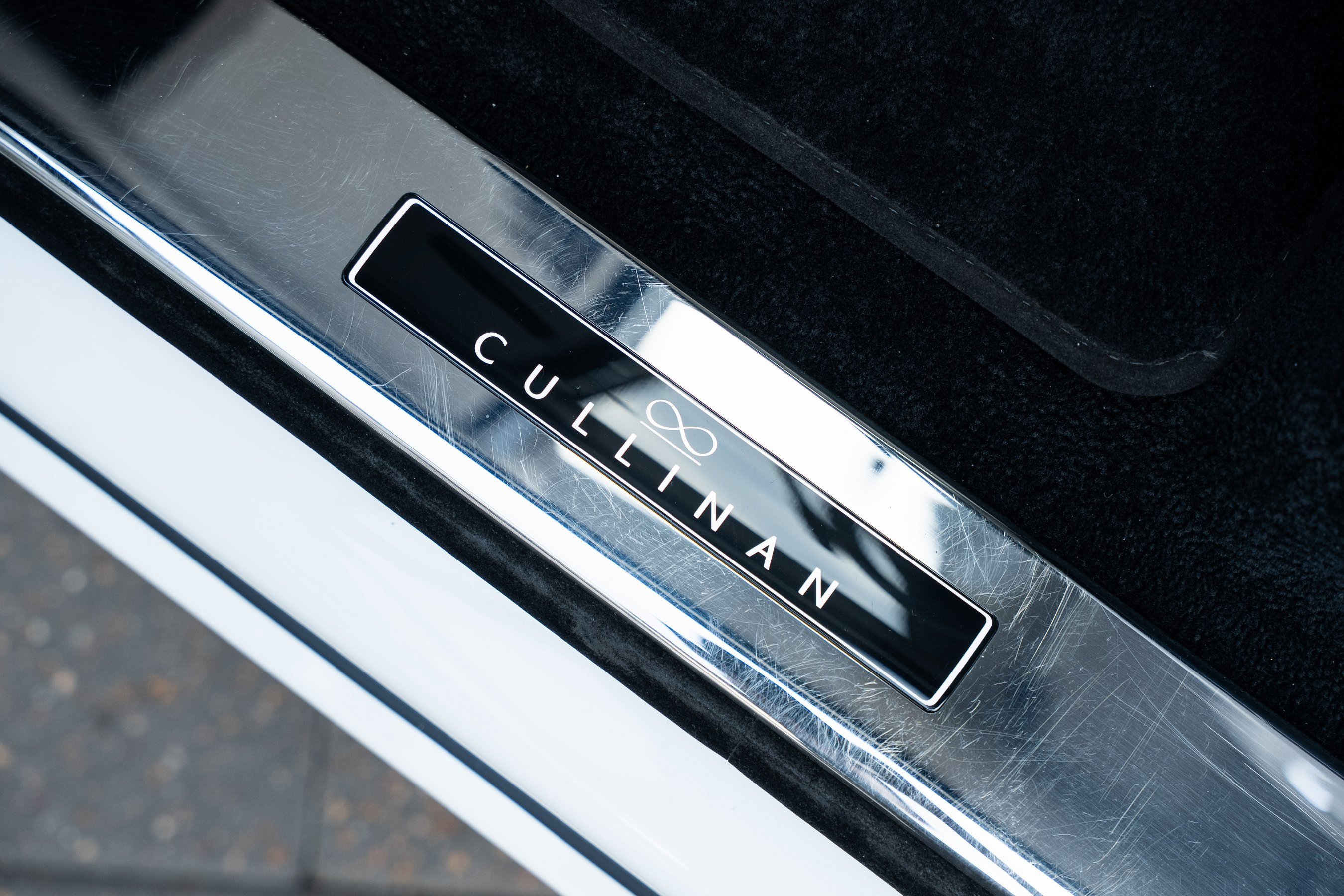 Used 2025 Rolls-Royce Cullinan Black Badge image 19