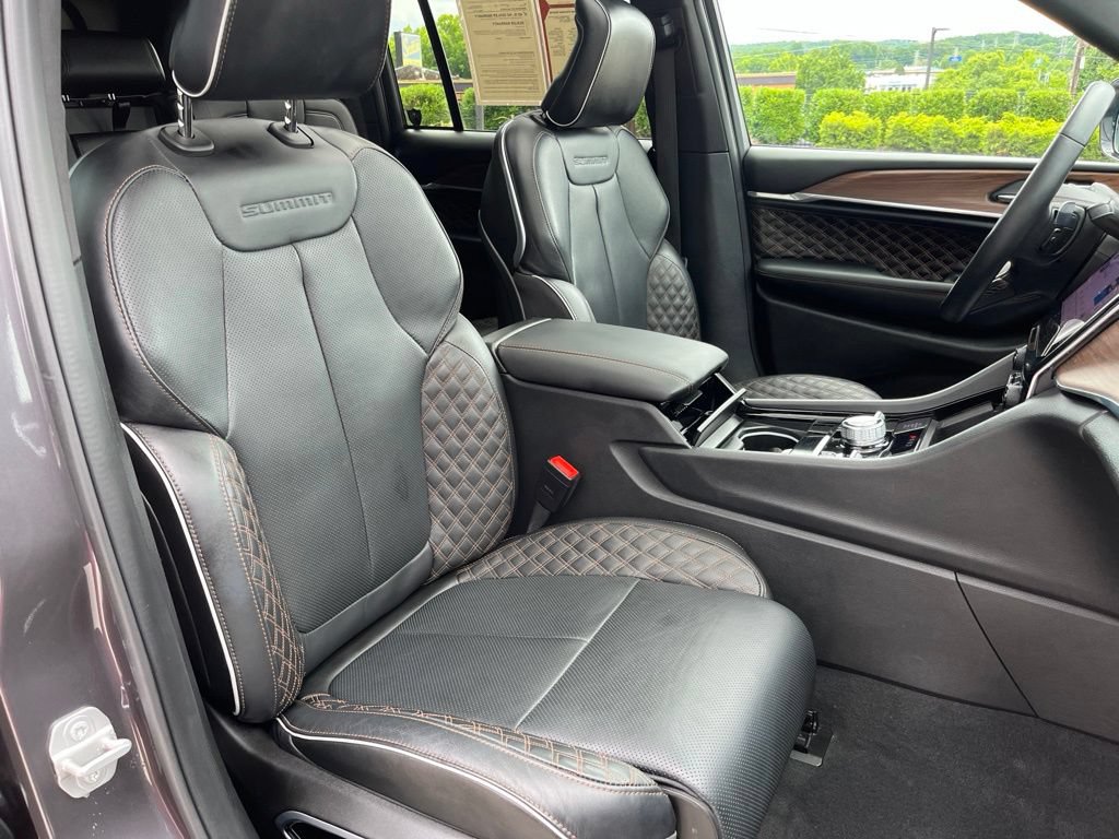 Used 2025 Jeep Grand Cherokee Summit AWD/4WD image 30