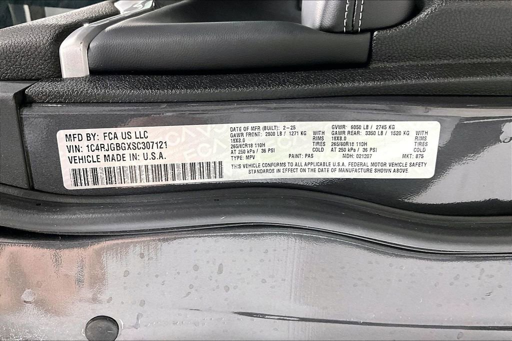 Used 2025 Jeep Grand Cherokee Limited image 44