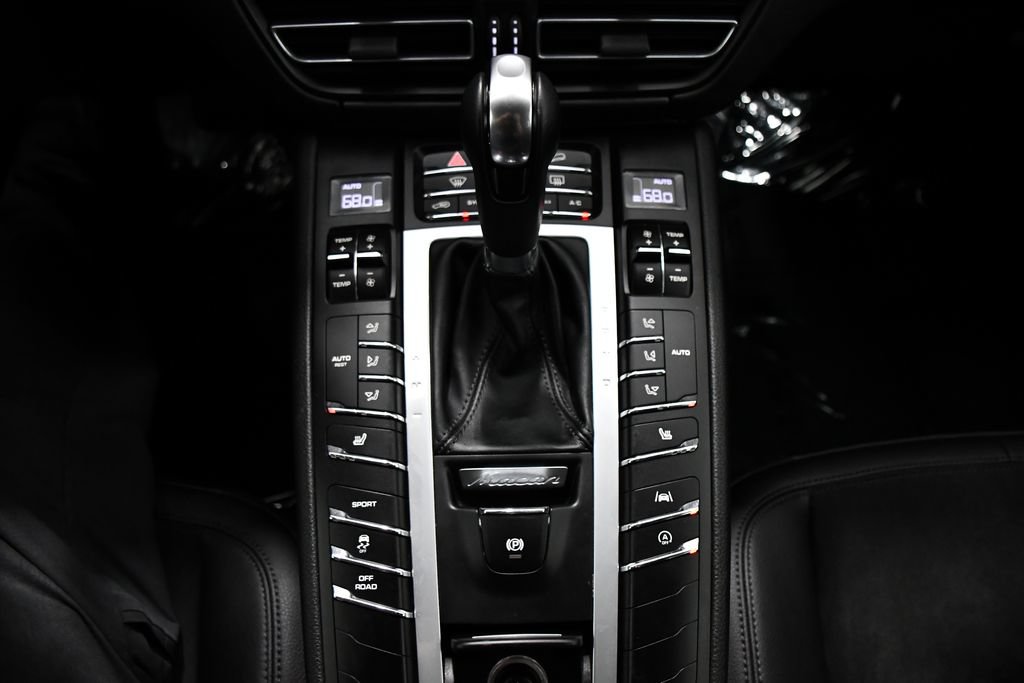 Used 2021 Porsche Macan AWD/4WD image 14