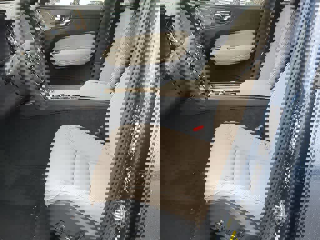 New 2026 Volvo XC60 B5 Plus w/ Protection Package Premier image 15