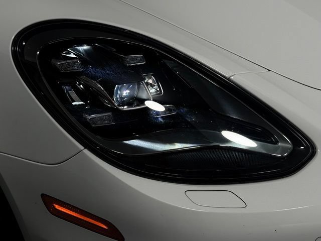 Used 2020 Porsche Panamera RWD image 14
